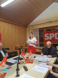 Beate Dietrich bei Vorstellungsrede